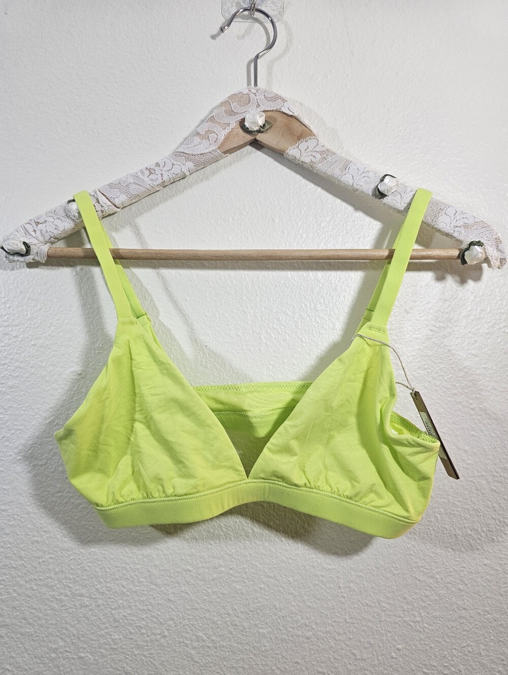 SKIMS Fits Everybody Triangle Bralette Neon Green Yellow Size Medoum NWT